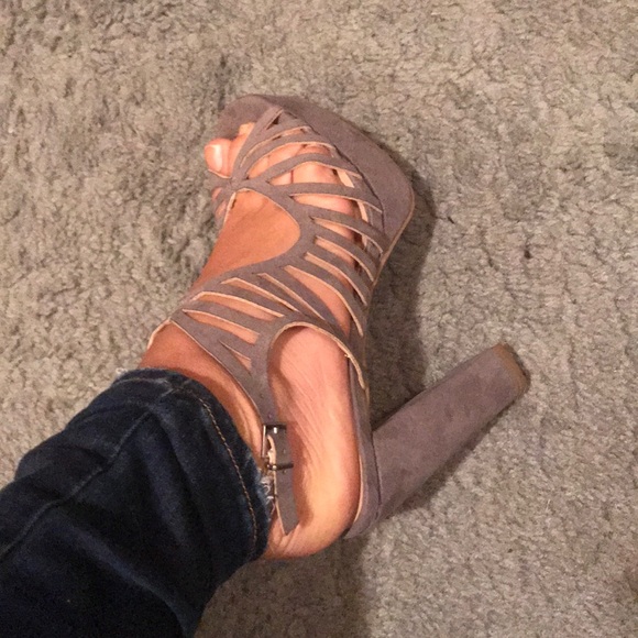 Grey caged block heels - Picture 2 of 6